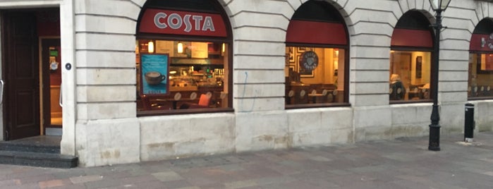 Costa Coffee is one of Plwmさんのお気に入りスポット.