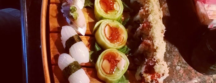 Sake Sushi Bar & Grill is one of Locais curtidos por Chai.