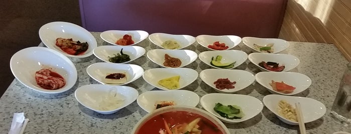 Asian Kitchen Korean Cuisine is one of Chai 님이 좋아한 장소.