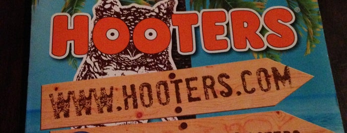 Hooters is one of Heredia.