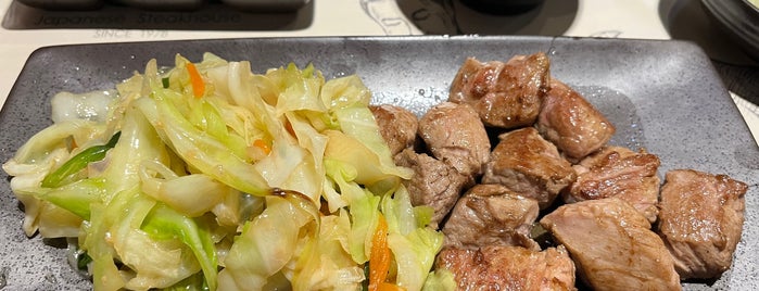 Kobe Steak House is one of Lugares favoritos de Yodpha.