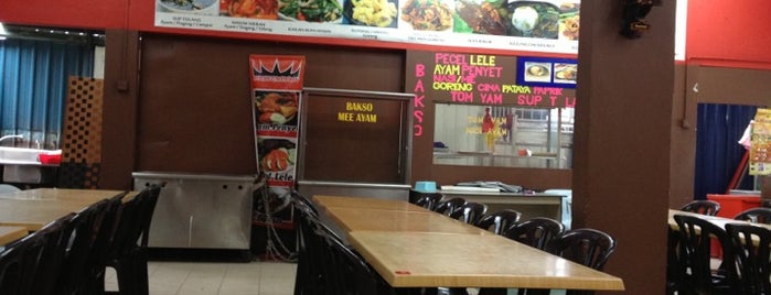 Rumah Makan Minang Maimbau is one of Must-visit Food Joints in Kelana Jaya.