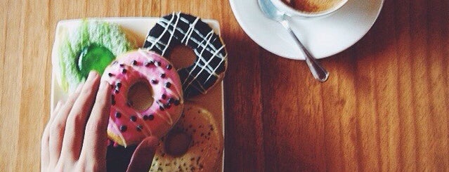 Double Dipps - Donut and coffee is one of Semarang OTS.