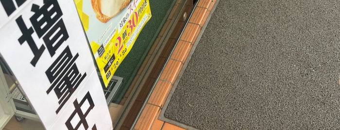 セブンイレブン 青梅駅前店 is one of たけのこ出現すぽっと.