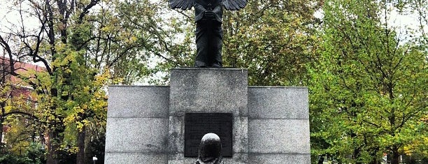 Monumento alle Vittime del Massacro di Katyń is one of Wroclaw | Polska.