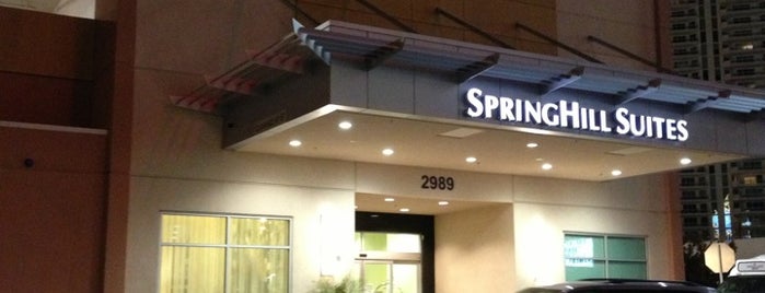 Springhill Suites by Marriott Las Vegas Convention Center is one of Tempat yang Disukai Vallyri.