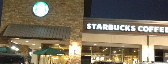 Starbucks is one of สถานที่ที่ Lucy ถูกใจ.
