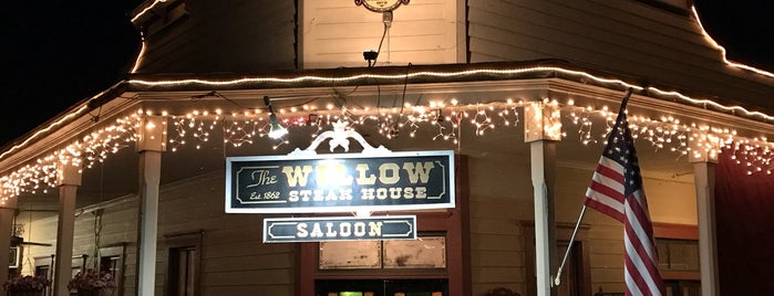 Willow Steakhouse & Saloon is one of สถานที่ที่ Gordon ถูกใจ.