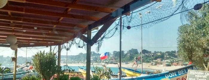 Restaurant Caleta Miramar is one of Lugares favoritos de Mario.