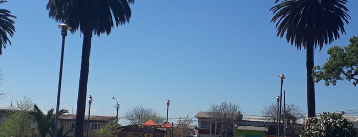 Plaza La Conquista is one of Valparaiso.