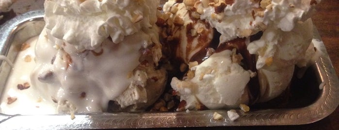 Jaxson's Ice Cream Parlour, Restaurant & Country Store is one of Lukas' South FL Food List!.