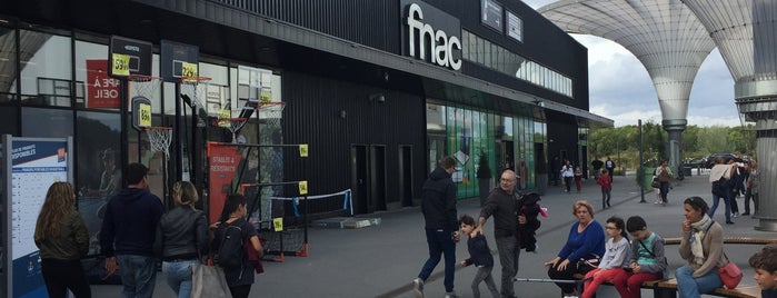 Fnac Chambourcy is one of Lieux visités.