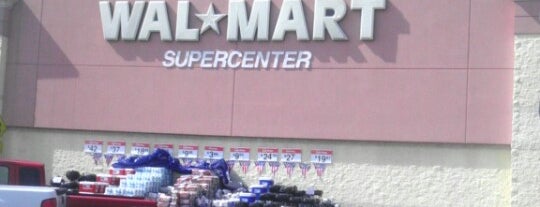 Walmart Supercenter is one of Tempat yang Disukai Ernesto.