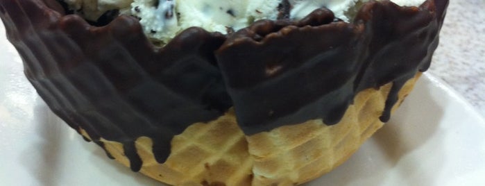 Oberweis Ice Cream & Dairy Store is one of abigail. : понравившиеся места.
