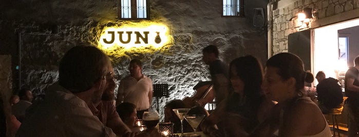 Jun Bistro Pub is one of çeşme.