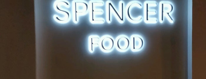 Marks & Spencer Food is one of Orte, die Robert gefallen.