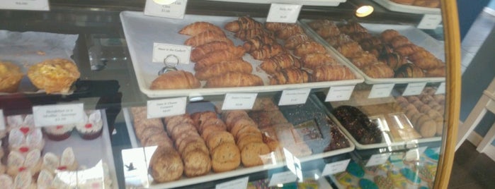 Kringles Bakery is one of Lieux qui ont plu à Solly.