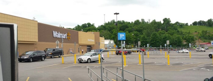 Walmart Supercenter is one of Posti che sono piaciuti a John.