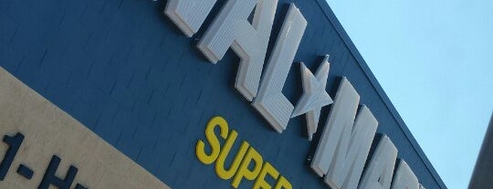 Walmart Supercenter is one of Locais curtidos por Cralie.