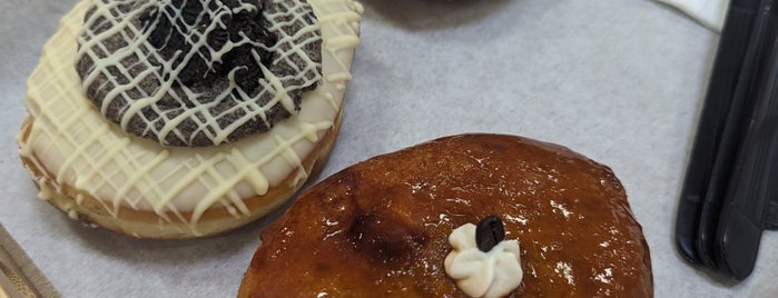 Flour Premium Donut is one of Sweet treats coffee and drinks LA.