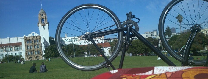 Mission Dolores Park is one of Tempat yang Disukai Efren.