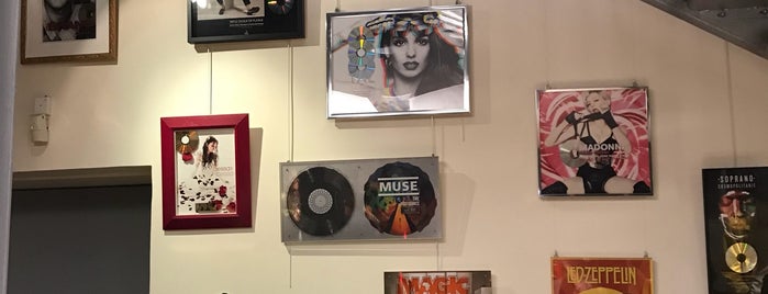 Warner Music France is one of Lieux qui ont plu à Mat.