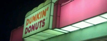 Dunkin' is one of Locais curtidos por Erika.