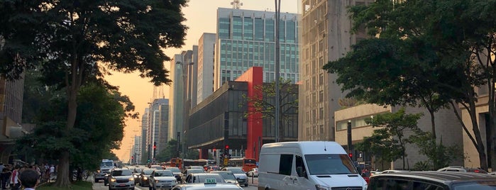 Avenida Paulista is one of Orte, die Liane gefallen.