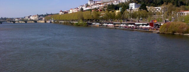 Ponte Pedonal Pedro e Inês is one of Coimbra.