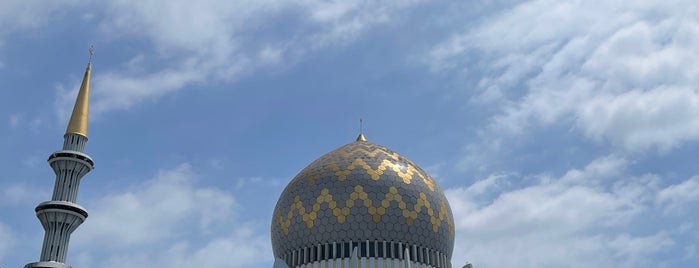 Masjid Negeri Sabah is one of Kota Kinabalu, Malaysia.