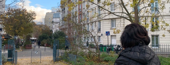 Square Saint-Lambert is one of Hotspots Wifi Orange - Les Parcs Parisiens.