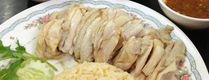 Boon Tong Kiat Singapore Chicken Rice is one of Bangkok Gourmet 2-1 Thai & Seafood タイ系.