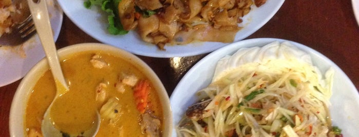 Ruen Pair Thai Restaurant is one of Explore Los Feliz, Los Angeles.