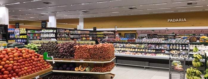 Mercadinhos São Luiz is one of Supermercado.