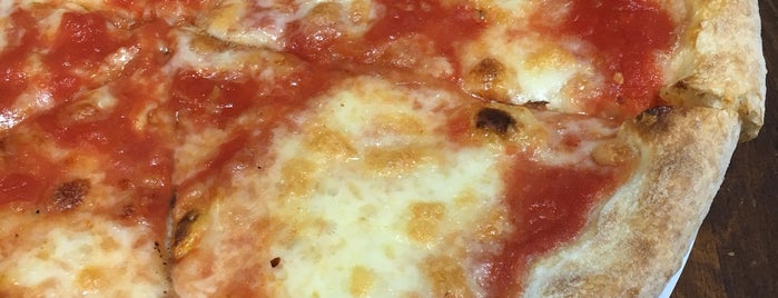 Pizza e Via is one of Torino.