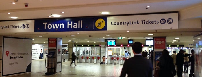 Town Hall Station (Main Concourse) is one of สถานที่ที่ Claudia ถูกใจ.