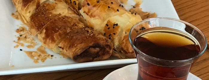 Uğur Pasta & Cafe is one of yerlerimm.