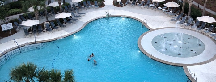 Marriott Surfwatch High Tides Pool is one of Lugares favoritos de Dan.