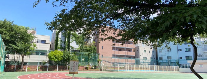 新宿区立鶴巻小学校 is one of 新宿区 投票所.