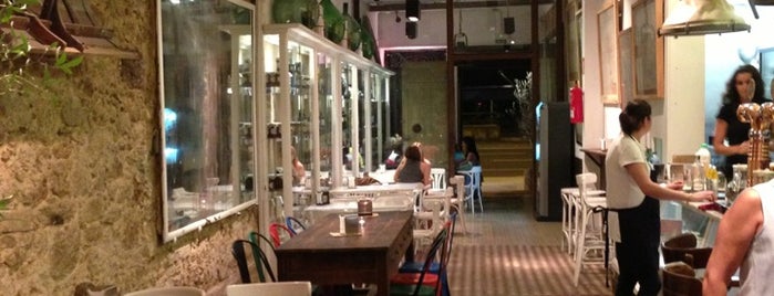 Marita Ron Heritage Cafe is one of Lugares favoritos de Fernando.