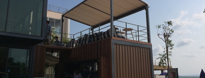 Skoop Beach Café is one of Anthony 님이 좋아한 장소.