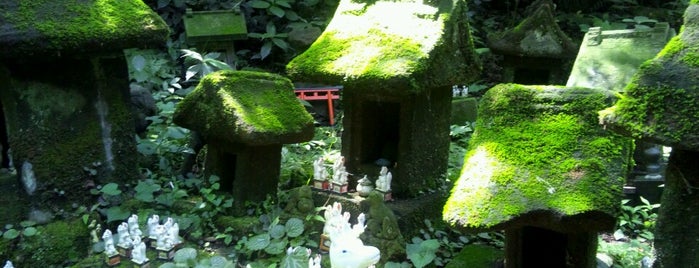 佐助稲荷神社 is one of #SHRINEHOPPERS.