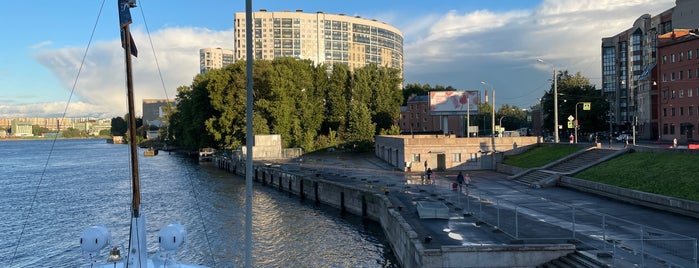 River port is one of Места.
