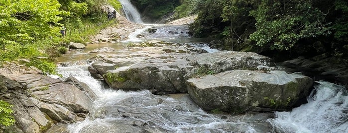 Kannon Falls is one of 陰陽石.