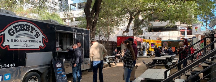 Rainey Street Outdoor Food Trucks is one of USA Austin.