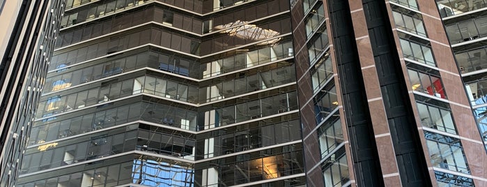 Omni Hotel Atrium Lounge is one of Posti che sono piaciuti a ESTHER.