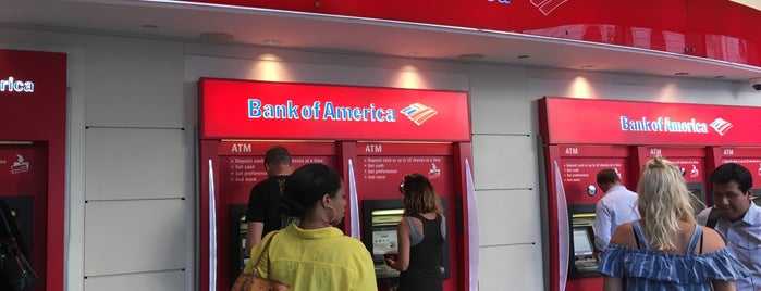 Bank of America is one of Locais curtidos por LEON.