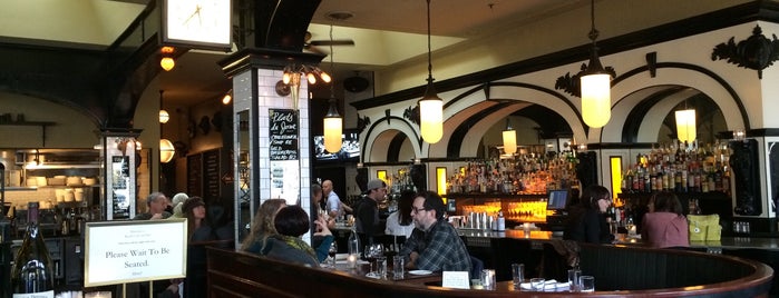 Bastille Café & Bar is one of Locais salvos de Kate.