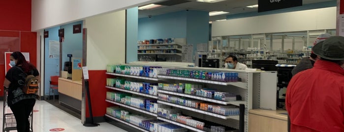 CVS Pharmacy at Target is one of Lorcán'ın Beğendiği Mekanlar.