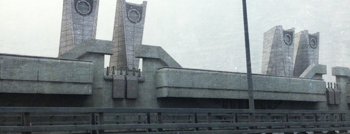 Южная дамба (Комплекс защитных сооружений Санкт-Петербурга от наводнений) is one of Leningrad.